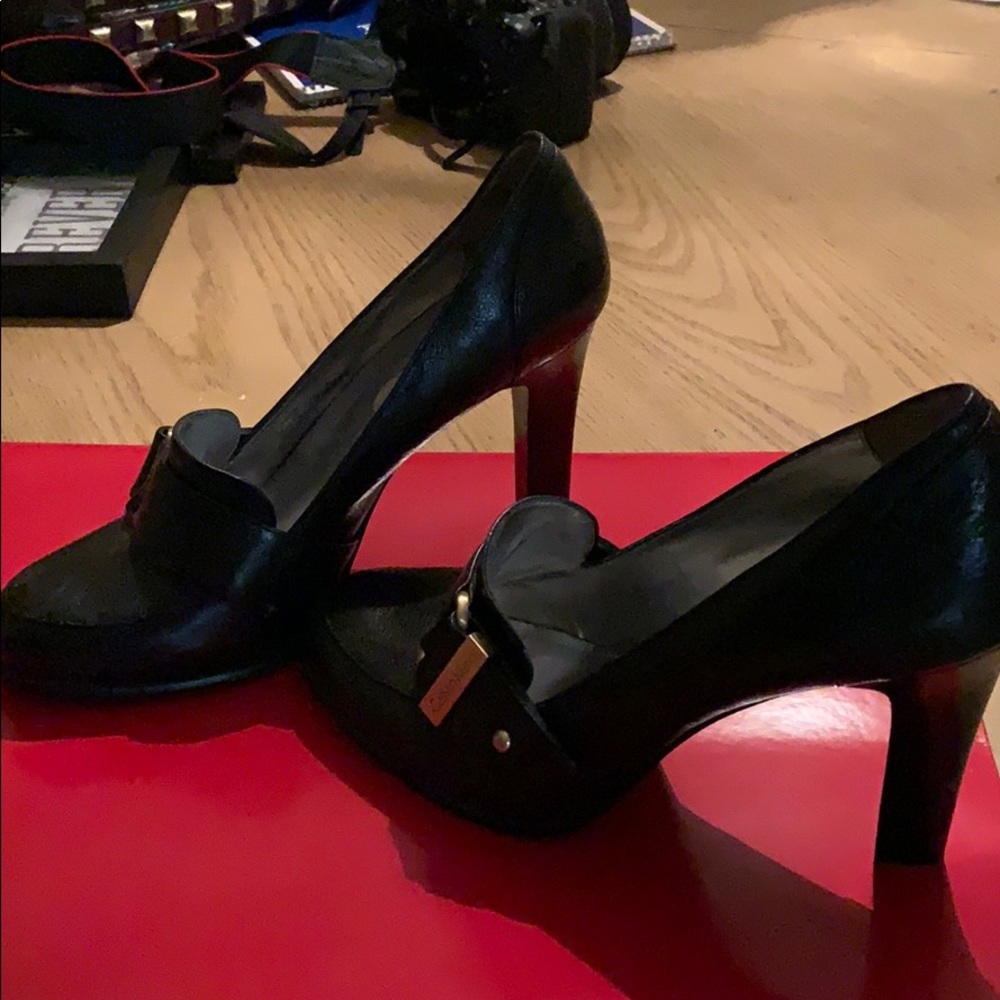 Shoes size 8.5